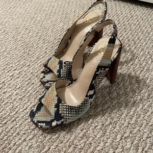 Vince Camuto 6.5 Snake Skin